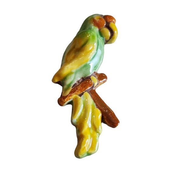 Estate Porcelain Parrot Brooch Signed VEE (A1557) - Picture 1 of 4